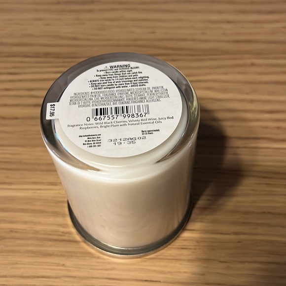 Bath & Body Works Single Wick Candle. Black Cherry Merlot. - Picture 3 of 3